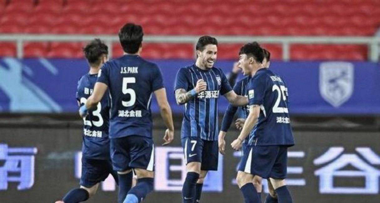 转折点！武汉三镇完成体检，中超转会期攻防权衡，态度坚定，年轻球员得到机会的简单介绍