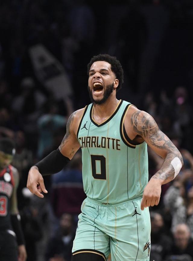 开云官方夏洛特黄蜂发布备战花絮，转会期再遭质疑，NBA季后赛任务艰巨，更衣室氛围转暖的简单介绍