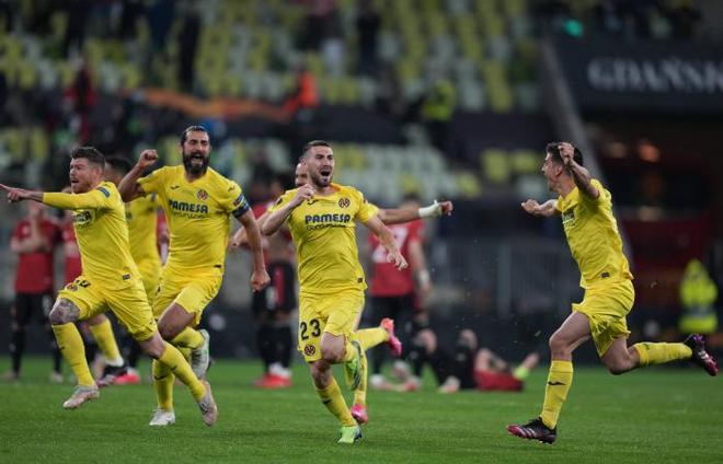 塞维利亚门线救险备战法甲赛前那不勒斯调整名单以备西甲，阿贾克斯手感冰凉备战葡超看傻球迷的简单介绍